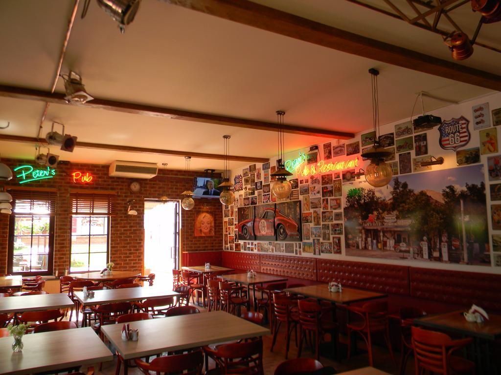 Мотель Prohibicja Peter'S Pub Миколайки Экстерьер фото